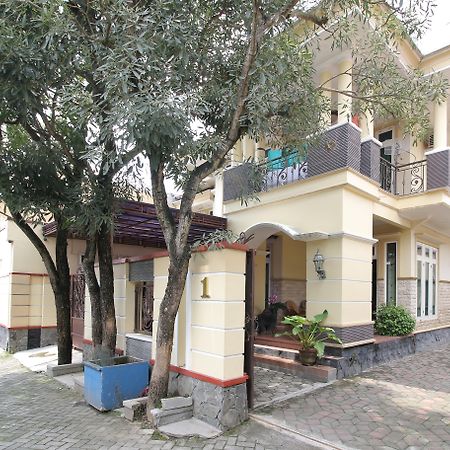 Reddoorz Plus Near Stie Ykpn Maguwo Екстер'єр фото