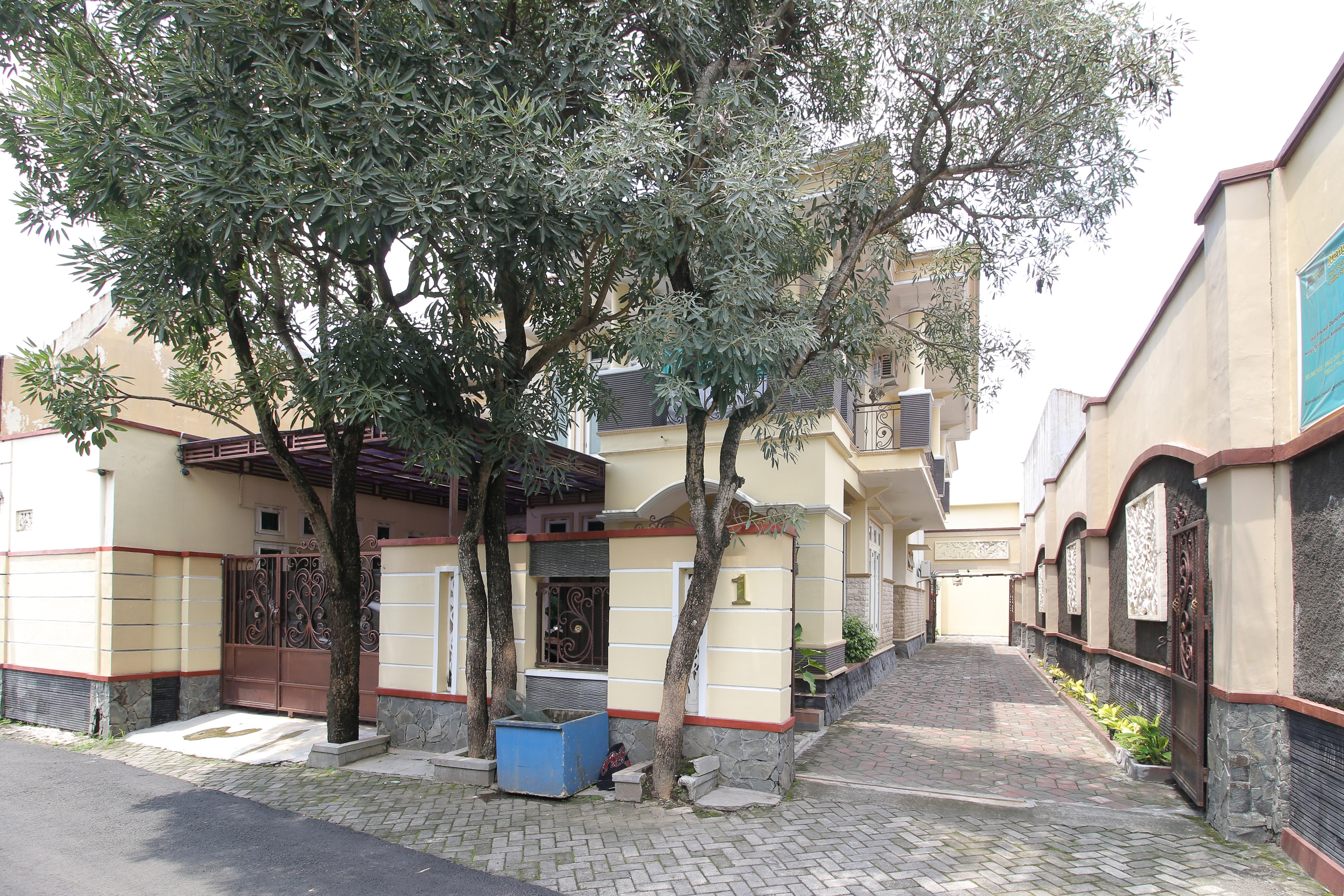 Reddoorz Plus Near Stie Ykpn Maguwo Екстер'єр фото