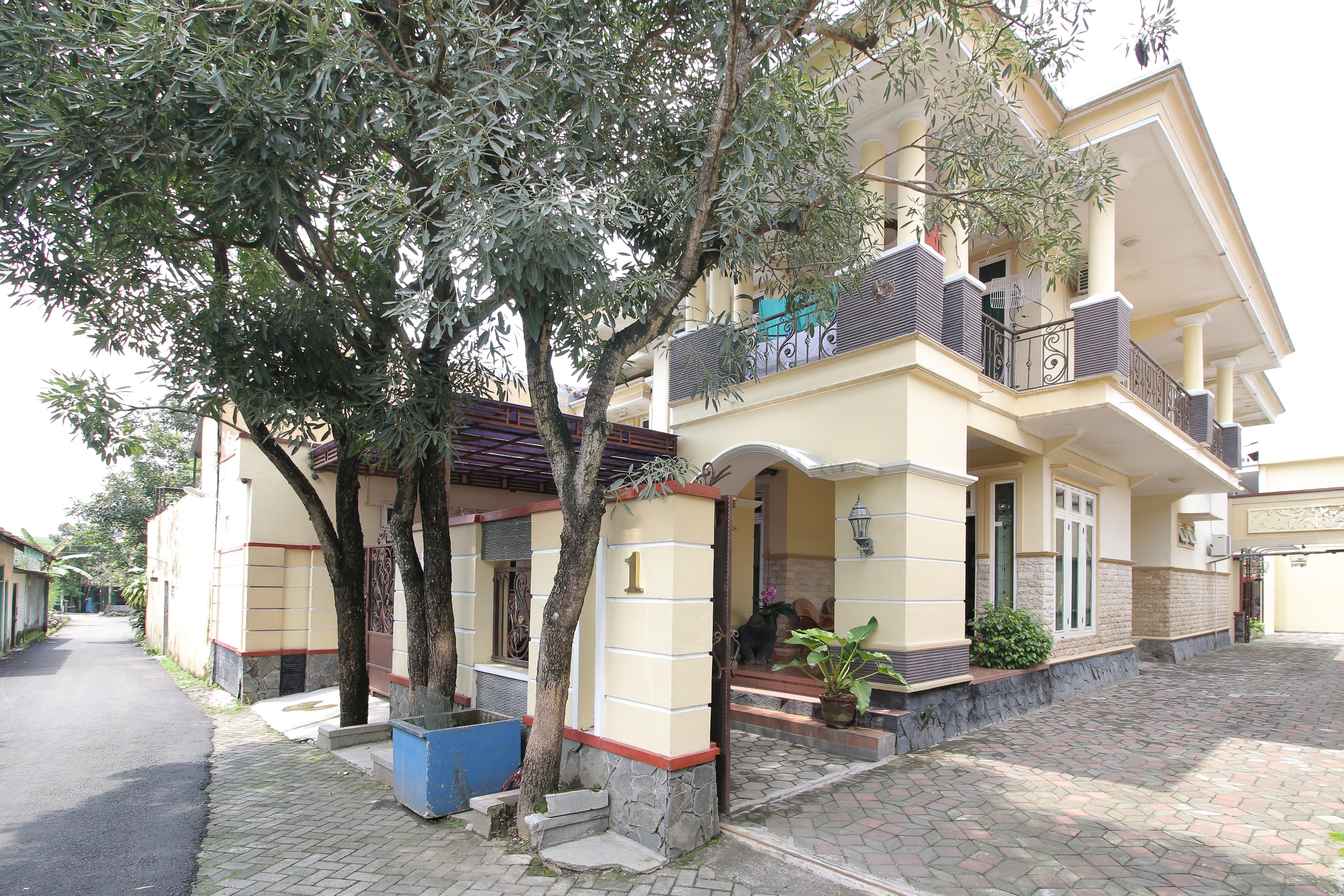 Reddoorz Plus Near Stie Ykpn Maguwo Екстер'єр фото