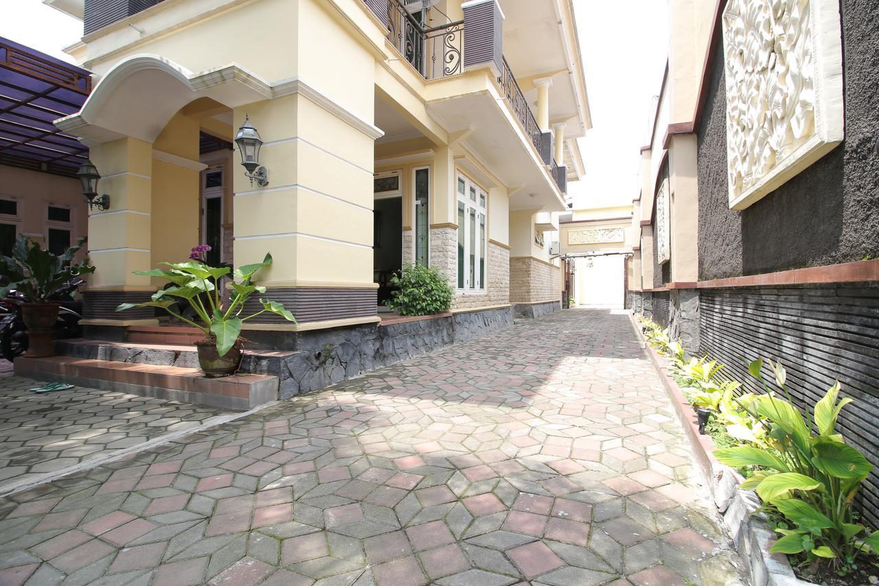 Reddoorz Plus Near Stie Ykpn Maguwo Екстер'єр фото