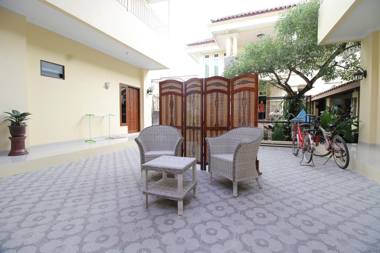 Reddoorz Plus Near Stie Ykpn Maguwo Екстер'єр фото