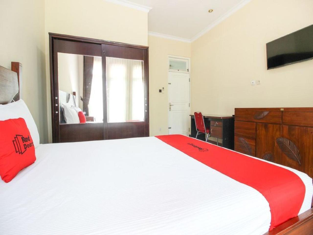 Reddoorz Plus Near Stie Ykpn Maguwo Екстер'єр фото