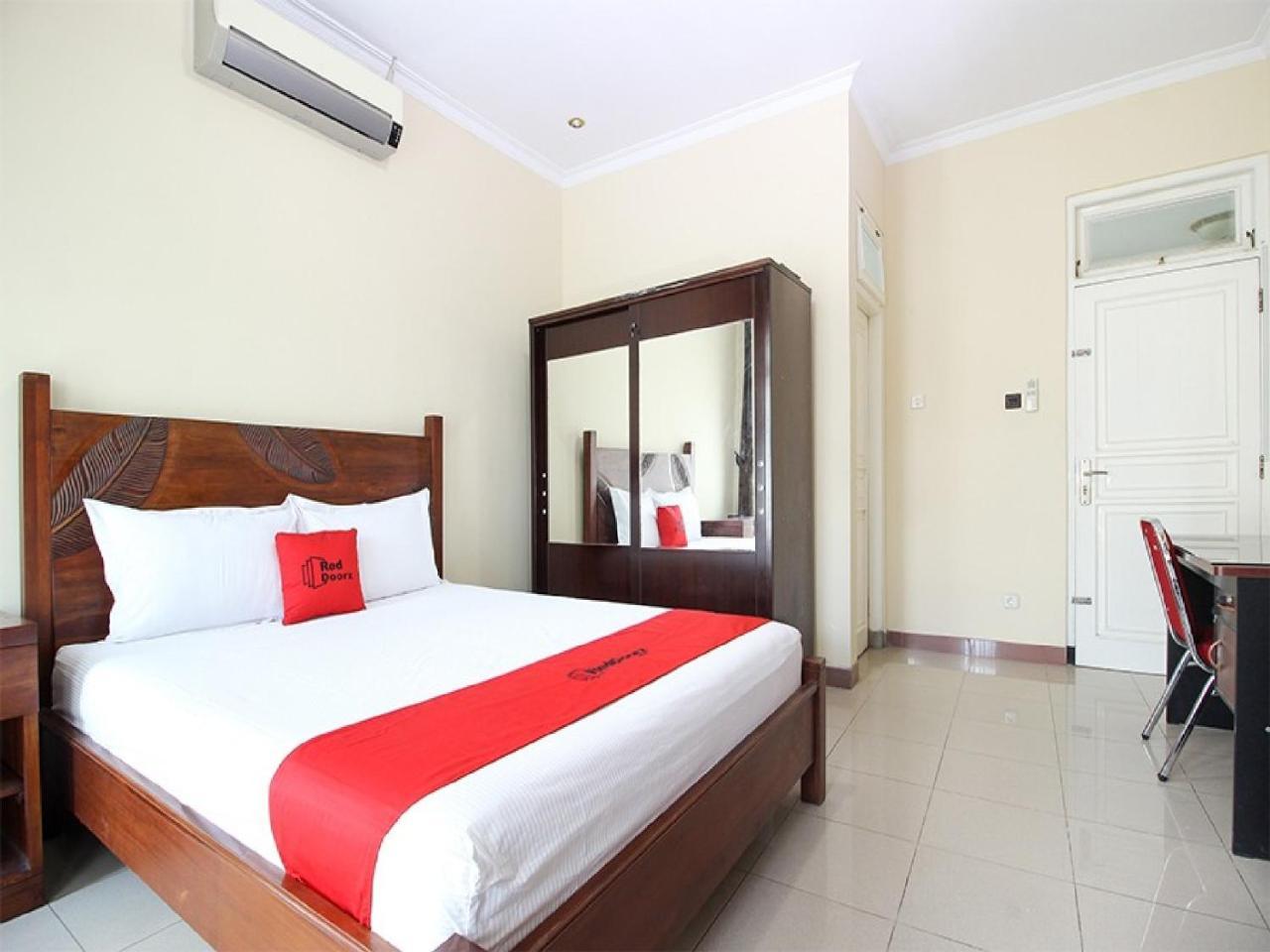 Reddoorz Plus Near Stie Ykpn Maguwo Екстер'єр фото